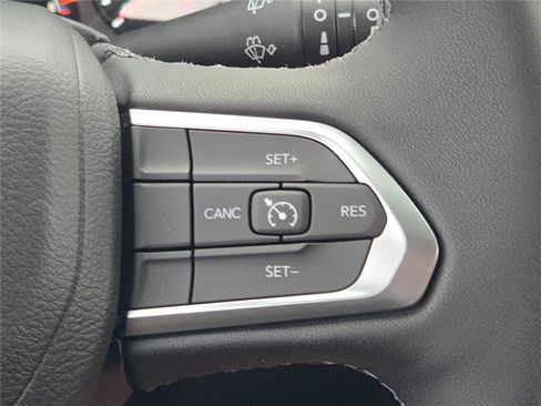 New 2026 Jeep Compass Latitude image 32