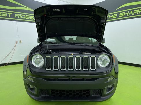 Used 2017 Jeep Renegade Latitude w/ Cold Weather Group image 4