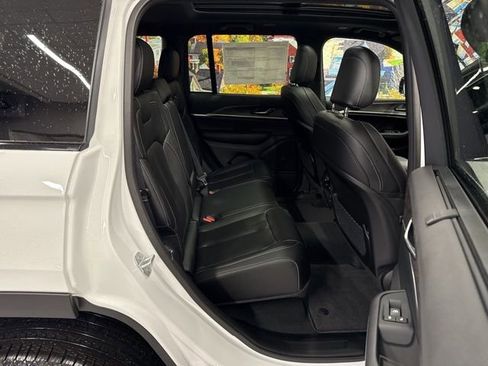 New 2025 Jeep Grand Cherokee Limited w/ Luxury Tech Group II AWD/4WD image 50