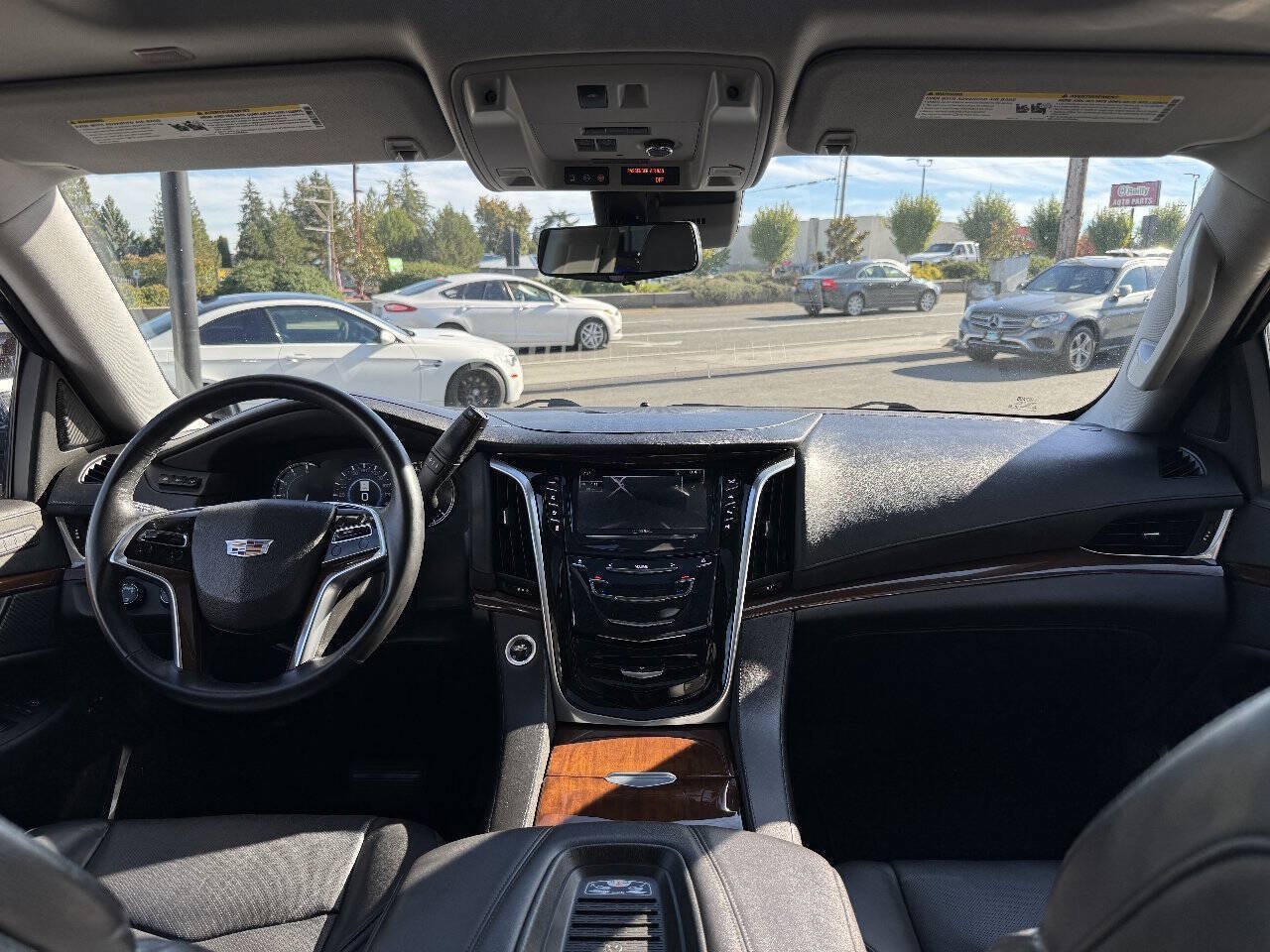 Used 2020 Cadillac Escalade Premium Luxury AWD/4WD image 23