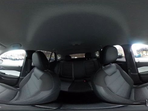 Used 2025 Chevrolet Trax LT image 36