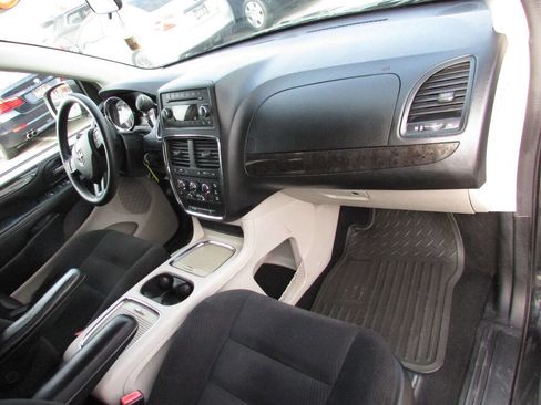 Used 2015 Dodge Grand Caravan SXT image 32
