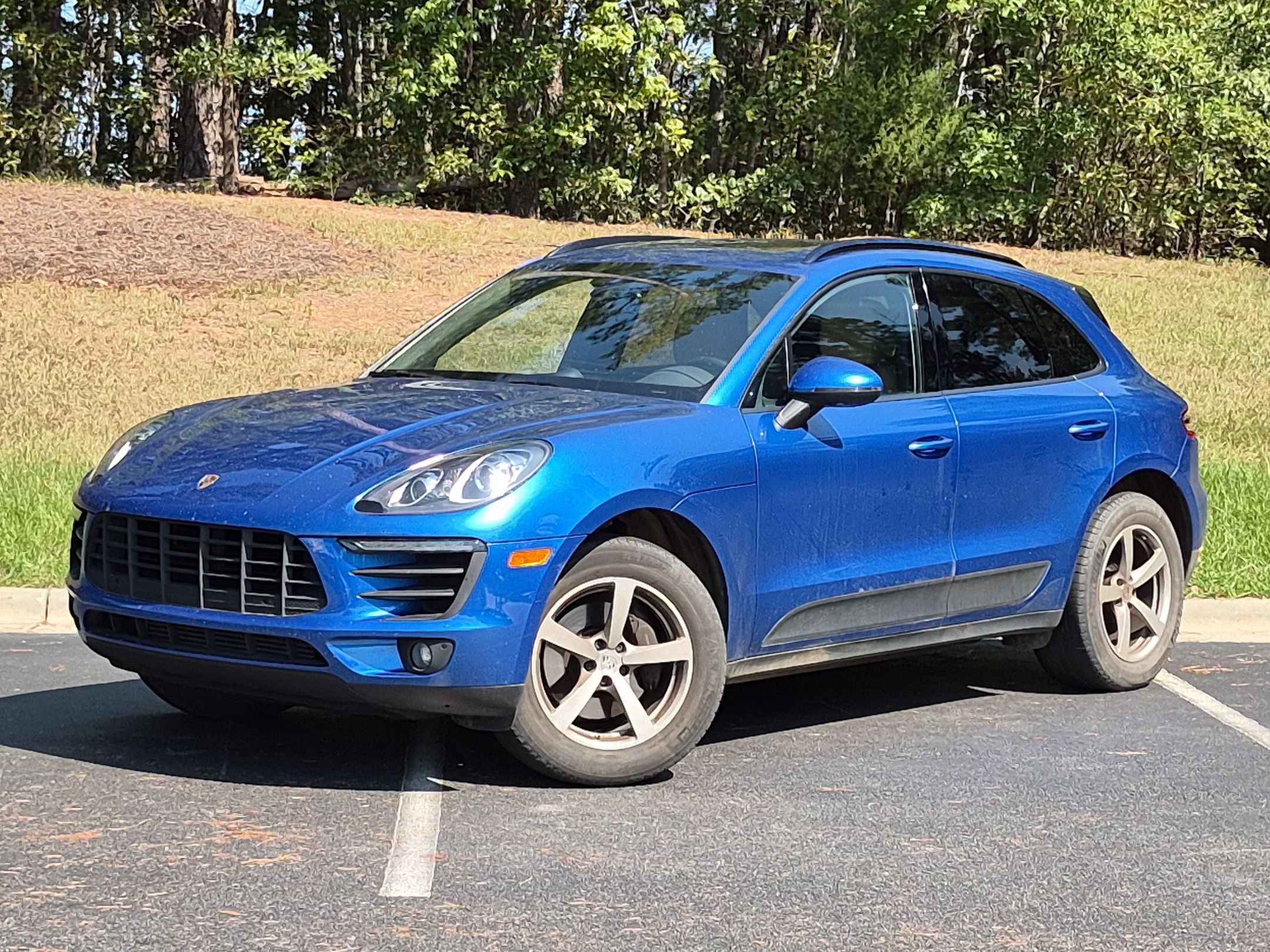 Certified 2018 Porsche Macan AWD/4WD image 1