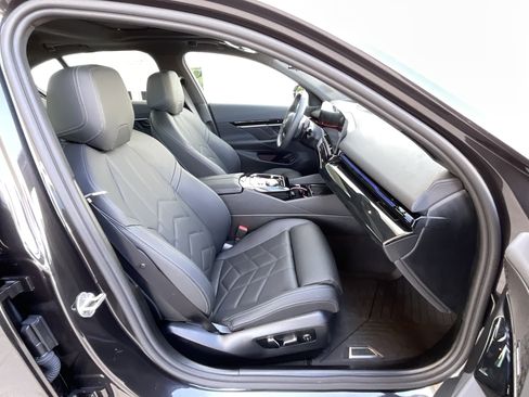 Used 2026 BMW 530i w/ Premium Package RWD image 22