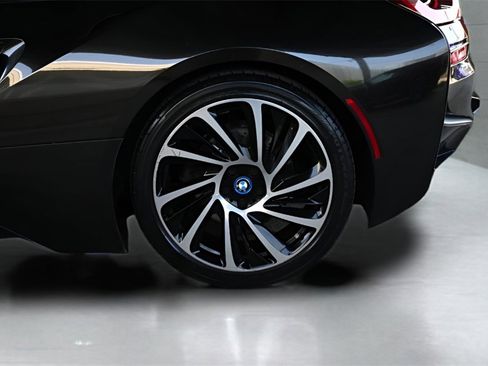 Used 2019 BMW i8 Roadster image 8