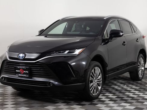 Used 2024 Toyota Venza XLE AWD/4WD image 2