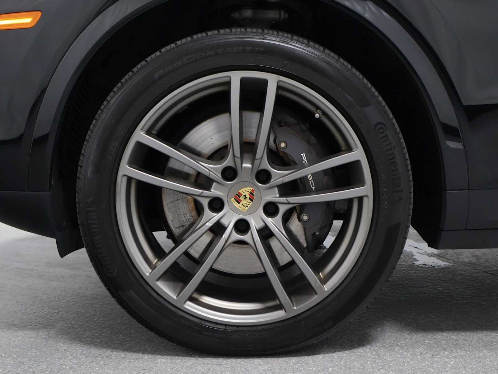 Certified 2023 Porsche Cayenne Platinum Edition AWD/4WD image 40