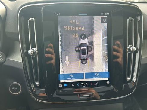 Certified 2025 Volvo XC40 B5 Plus image 24