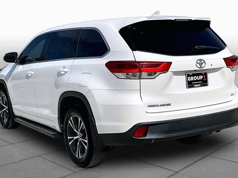 Used 2018 Toyota Highlander Plus FWD image 11