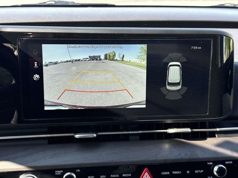 Used 2024 Kia Carnival EX FWD image 5