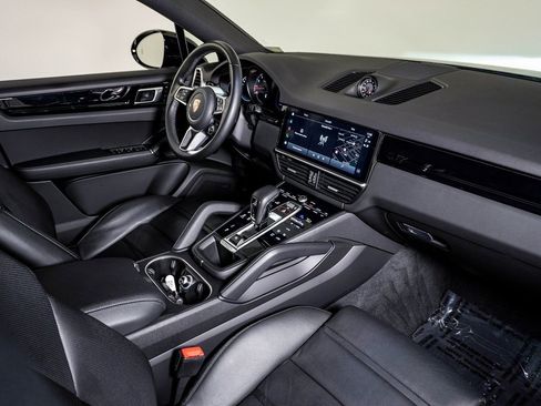 Certified 2023 Porsche Cayenne Coupe image 14