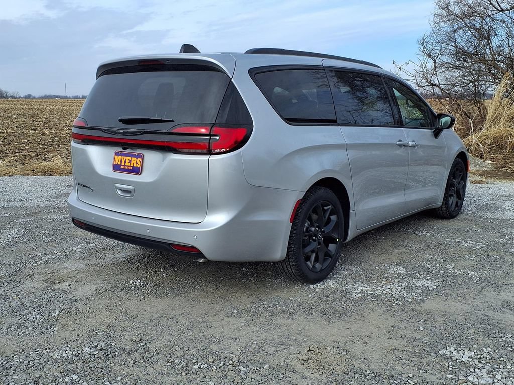 New 2026 Chrysler Pacifica Select w/ S Appearance Package FWD image 25