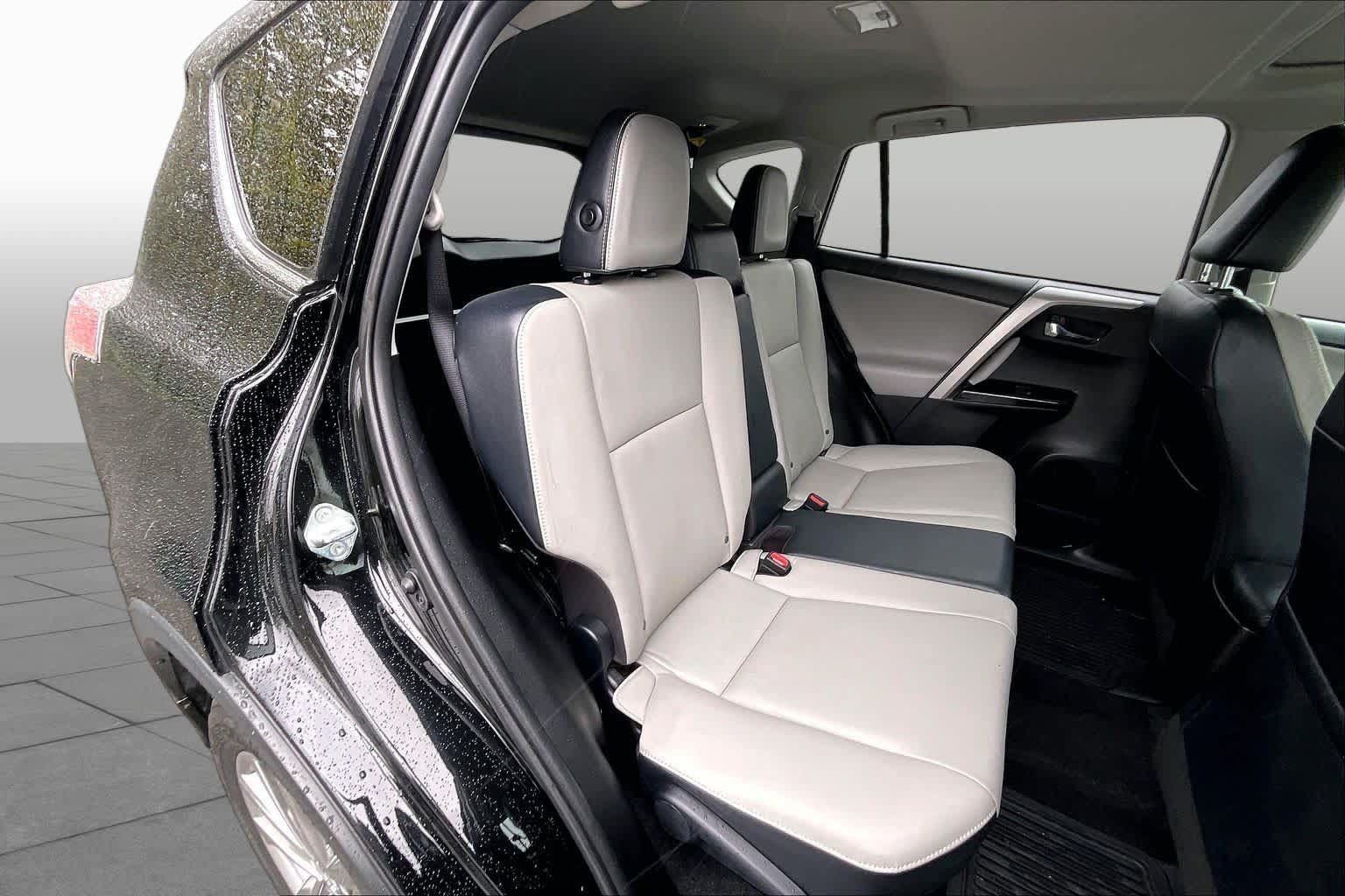Used 2016 Toyota RAV4 Limited FWD image 19