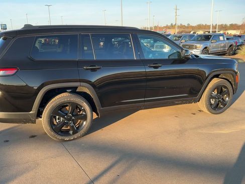 New 2025 Jeep Grand Cherokee L Altitude image 9