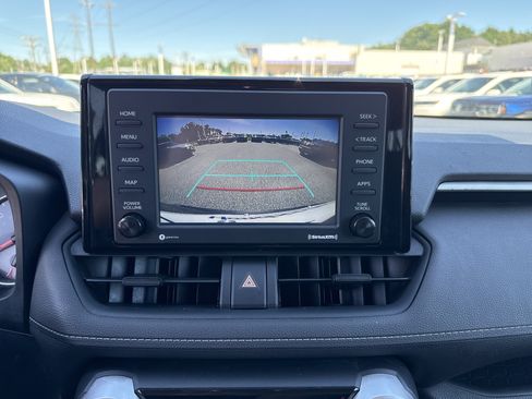 Used 2020 Toyota RAV4 LE AWD/4WD image 25