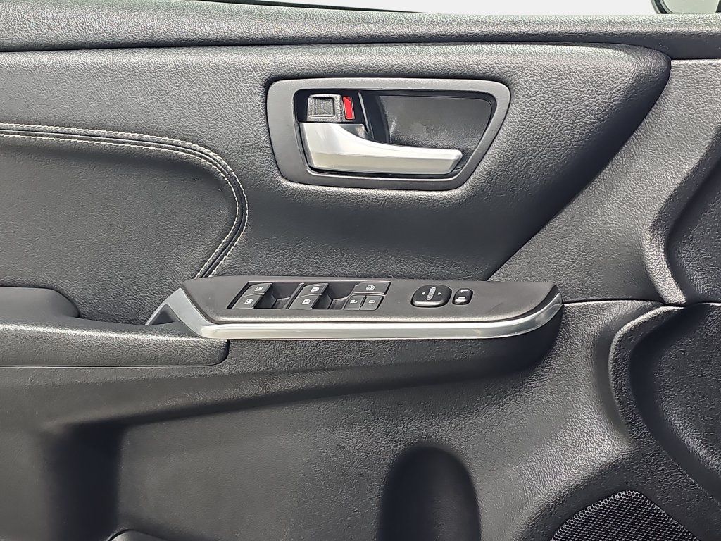 Used 2016 Toyota Camry XLE FWD image 30