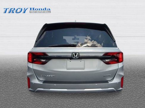 New 2026 Honda Odyssey Touring image 4