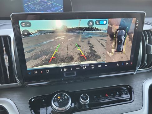 Used 2025 Ford Expedition Platinum w/ Driver's Package image 27