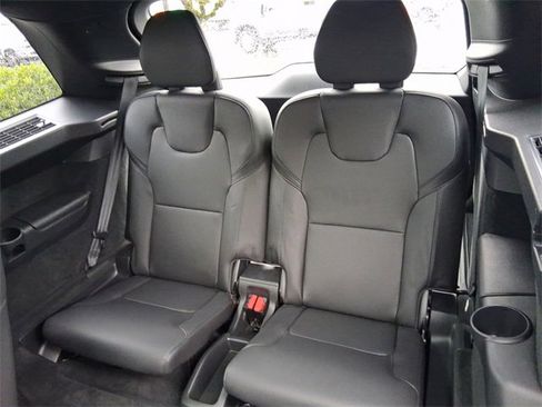 Used 2020 Volvo XC90 T6 Momentum w/ Protection Package Premier image 13