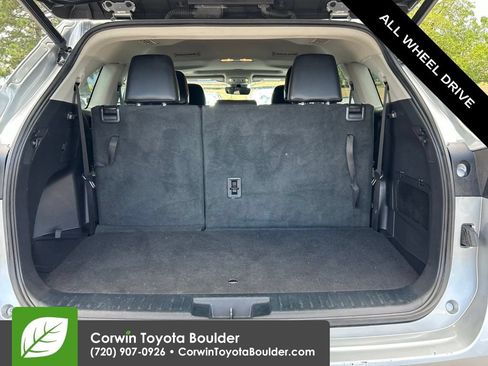 Used 2022 Toyota Highlander XLE AWD/4WD image 20
