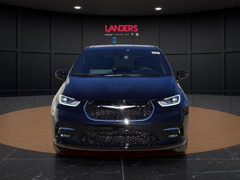 New 2026 Chrysler Pacifica Select image 4