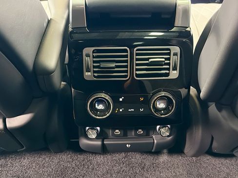 Used 2021 Land Rover Range Rover SV Autobiography Dynamic image 21
