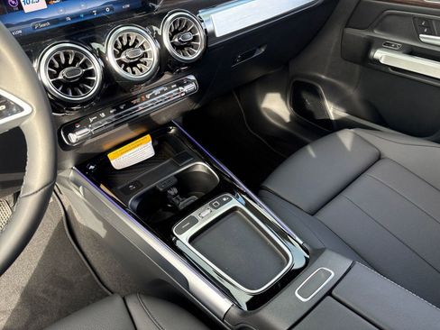 New 2026 Mercedes-Benz GLB 250 image 21