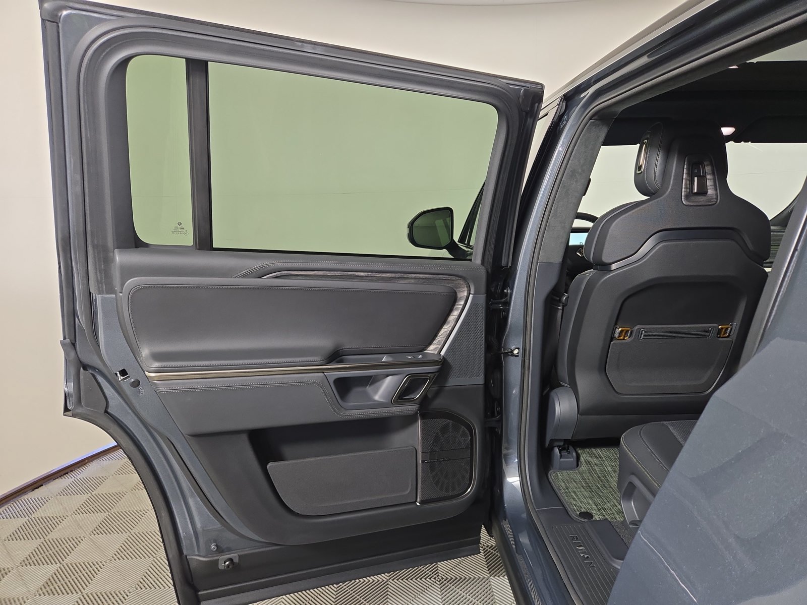 Used 2022 Rivian R1S Launch Edition Quad AWD/4WD image 17