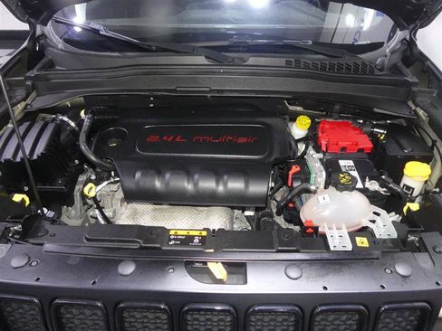Used 2020 Jeep Renegade Altitude AWD/4WD image 12