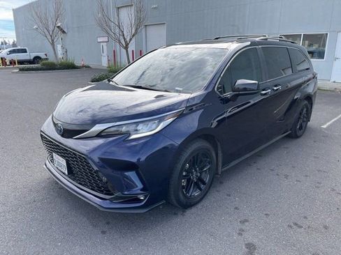 Used 2024 Toyota Sienna XSE w/ XSE Plus Package image 1