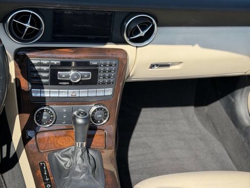 Used 2013 Mercedes-Benz SLK 350 image 25
