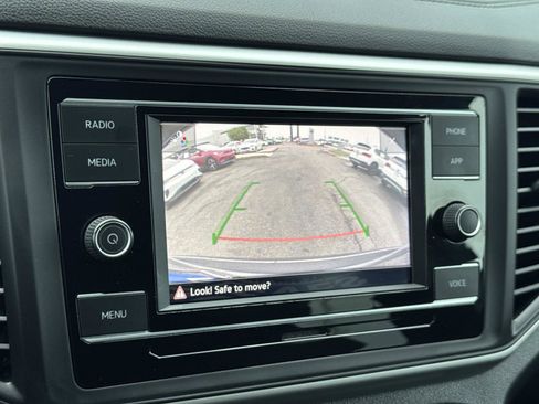 Certified 2022 Volkswagen Atlas Cross Sport SE image 17