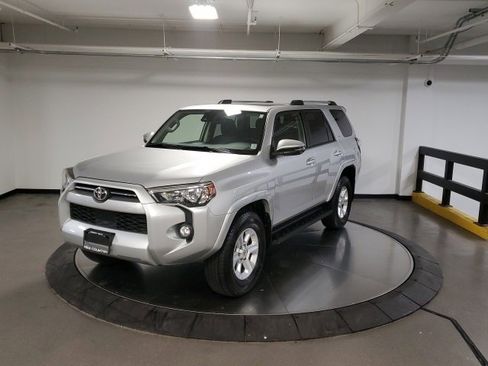 Used 2020 Toyota 4Runner SR5 Premium image 4