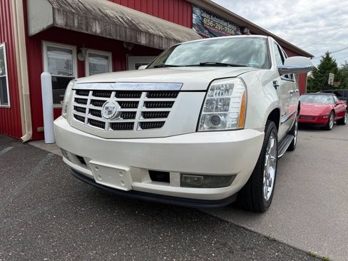 Used 2008 Cadillac Escalade AWD image 3