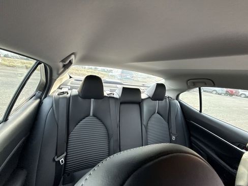 Used 2020 Toyota Camry SE image 11