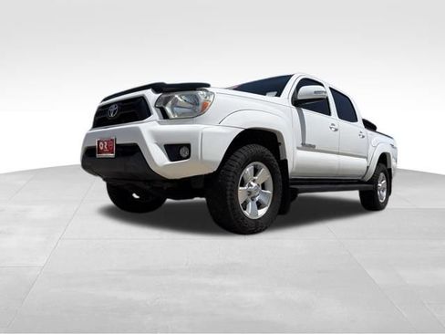 Used 2015 Toyota Tacoma 4x4 Double Cab w/ TRD Sport Package image 5