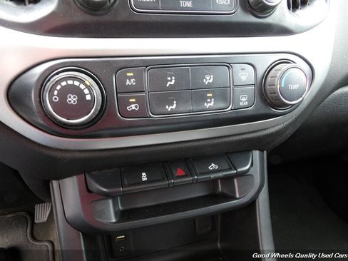 Used 2017 Chevrolet Colorado LT w/ LT Convenience Package RWD image 19