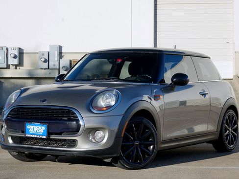 Used 2018 MINI Cooper 2-Door Hardtop image 2