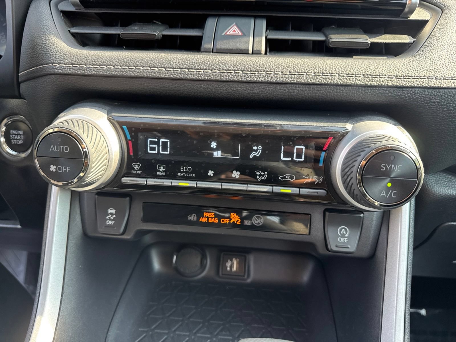 Used 2025 Toyota RAV4 XLE FWD image 21