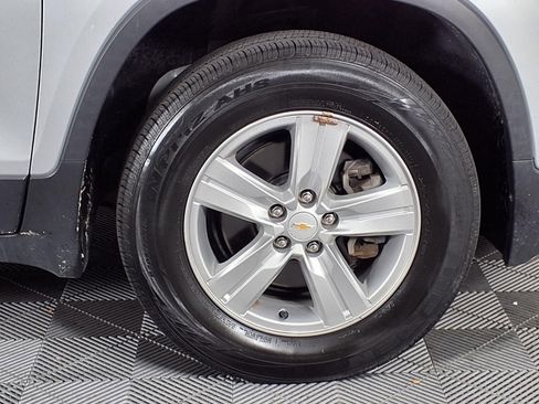 Used 2020 Chevrolet Trax LT w/ LT Convenience Package image 31