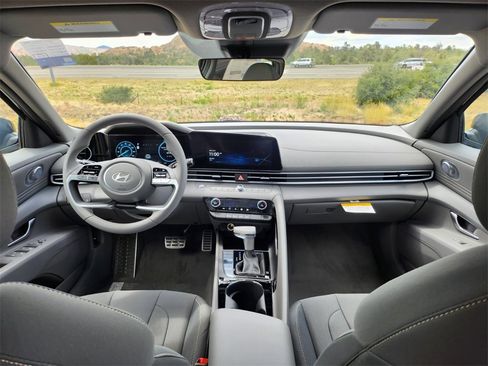 New 2025 Hyundai Elantra SEL image 13