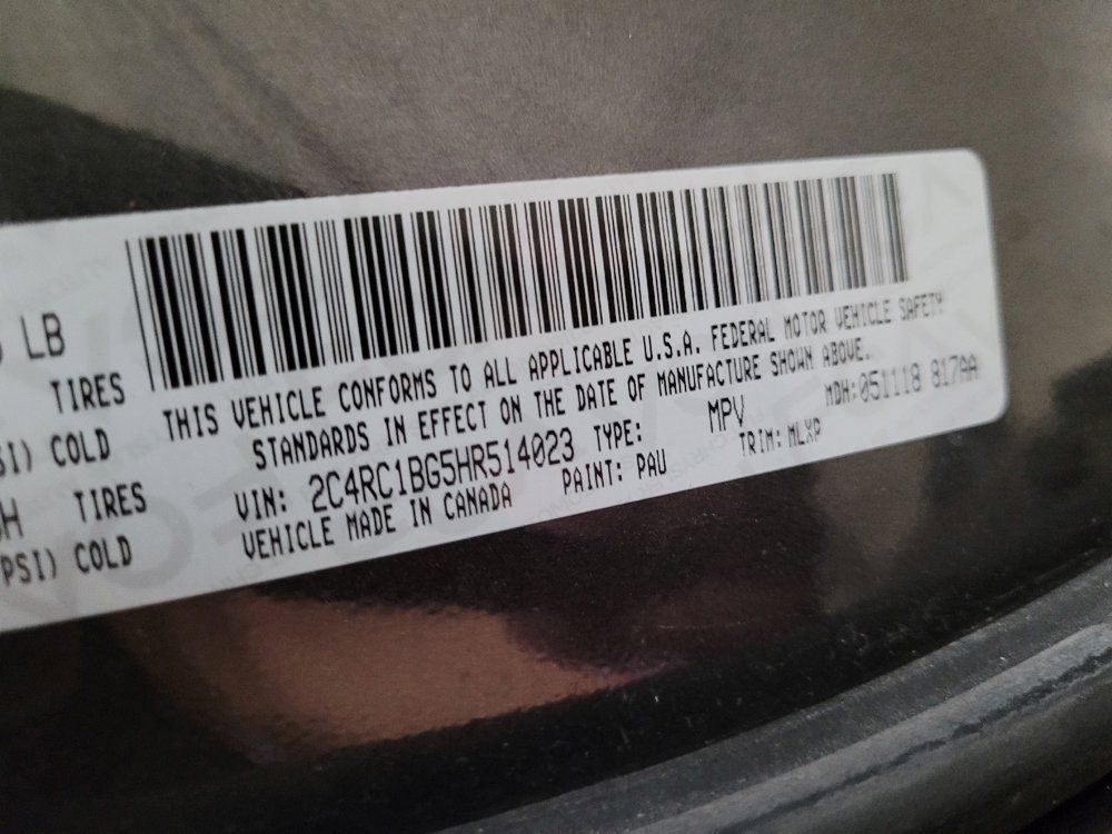 Used 2017 Chrysler Pacifica Touring-L w/ Tire & Wheel Group FWD image 33