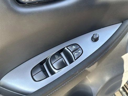 Used 2023 Nissan Leaf S image 11