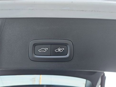 Used 2025 Volvo XC40 B5 Ultra w/ Protection Package Premier image 12