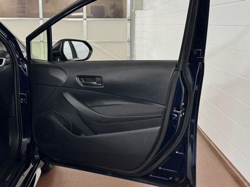 Used 2025 Toyota Corolla LE w/ LE Premium Package FWD image 37