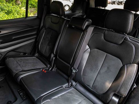 Used 2023 Jeep Grand Cherokee L Laredo image 21