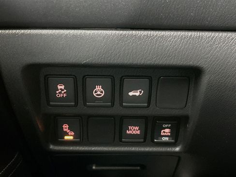Used 2019 Nissan Pathfinder SL AWD/4WD image 16