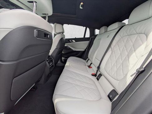 Used 2025 BMW X6 M60i w/ Climate Comfort Package image 19
