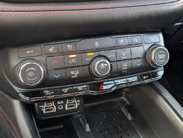 Used 2025 Dodge Durango GT AWD/4WD image 29