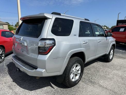Used 2019 Toyota 4Runner SR5 AWD/4WD image 5